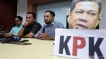 Aksi Teatrikal Penjarakan Fahri Hamzah