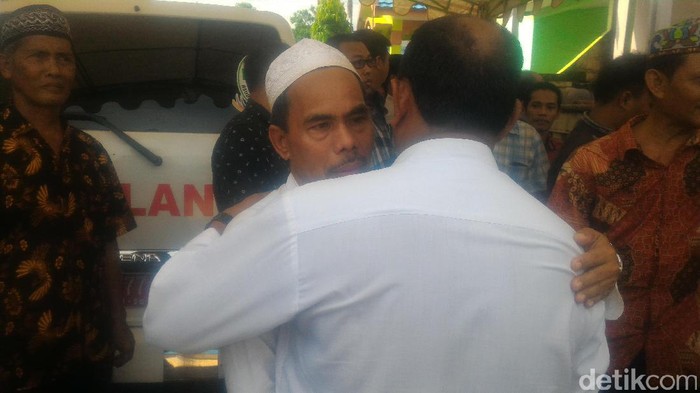 Kenangan Ayah soal Baju Gamis Serba Putih Pemberian Rizqi