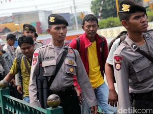 Razia Preman di Pasar Minggu, 20 Orang Diangkut Satpol PP