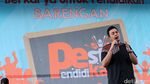 Aksi Tulus Hibur Anak-anak di Kalijodo