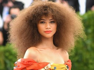 Zendaya Rilis Koleksi Busana yang Bisa Dipakai Wanita dan Pria