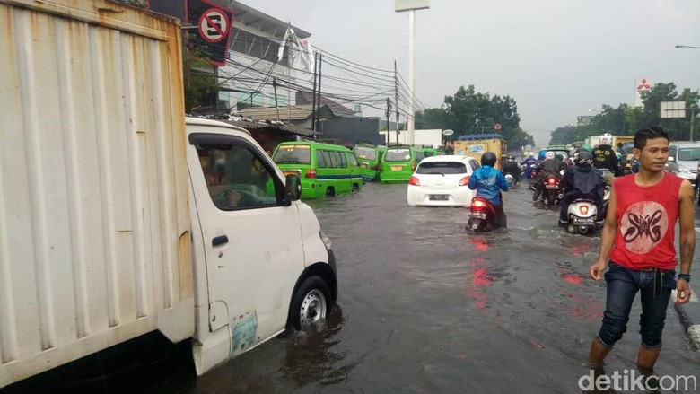 Hujan Badai di Bandung, Kopo dan Cibaduyut Banjir Hujan Badai di Bandung, Kopo dan Cibaduyut Banjir