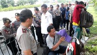 Ada sekitar 397 personel dikerahkan yang terdiri dari Polisi Militer, Brimob, Sabhara, dan Reserse Polda Metro Jaya.