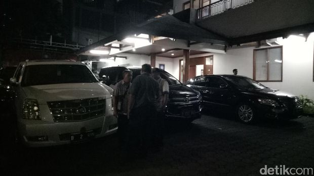 Mobil peserta tasyakuran di DPP PAN. 