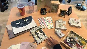 Pernak-pernik foto ikut pula dipajang. (Foto: detikINET/Adi Fida Rahman)