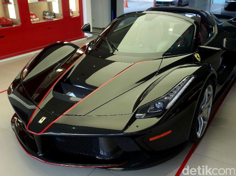 LaFerrari Aperta, Supercar Unik Ferrari