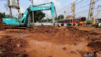 Ini penampakan proyek pembangunan flyover di perlintasan kereta api Bintaro Permai, Jakarta Selatan, Rabu (3/5/2017).