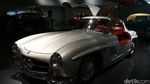 Melihat Koleksi Museum Mercedez Benz