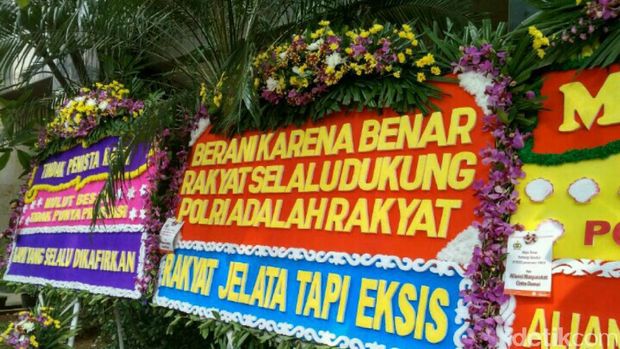 Polda Metro Juga Kebanjiran Karangan Bunga, Minta Polisi Jaga NKRI