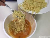 Pizza Mie Saus Bolognese dan Lelehan Keju Bisa Dibuat Sendiri dengan Cara Ini