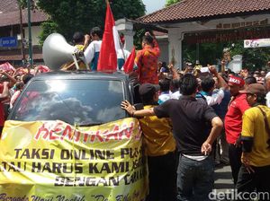 Driver Tolak Aturan Baru, Taksi Online Bisa Jadi Ilegal Lagi