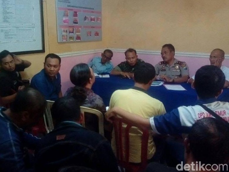 Angkutan Online Sepakat Tak Ambil Penumpang di Terminal Purabaya Angkutan Online Sepakat Tak Ambil Penumpang di Terminal Purabaya