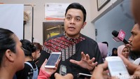 Tulus pun menyebut bahwa hingga Selasa lalu sudah ada lebih dari Rp 200 juta dana yang terkumpul.