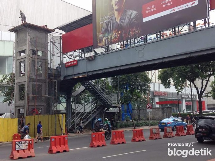 Pengerjaan Lift JPO di Surabaya Dikebut