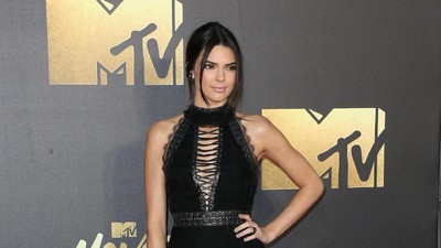 Foto: 15 Gaya Stylish dan Seksi Kendall Jenner di Red Carpet