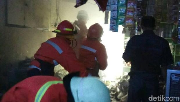 Selang Gas Bocor, Warung Sembako di Cakung Terbakar