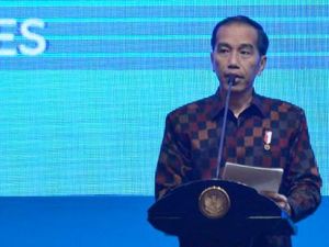 Jokowi Sebut Harga-harga Turun 25% di Timur RI Berkat Tol Laut