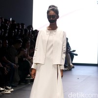 Koleksi terbaru dari Kraton by Auguste Soesastro di Plaza Indonesia Fashion Week 2017. Plaza Indonesia Lt.8, Thamrin. Jakarta. [Foto: Mohammad Abduh/Wolipop]