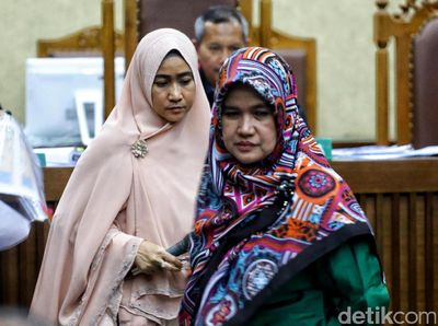 Dua Artis Ini Bersaksi di Sidang Siti Fadilah