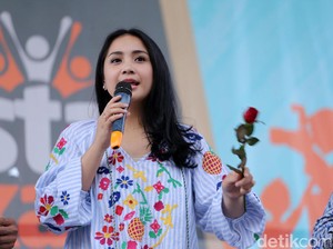 Ada-ada Saja! Ayah Nagita Slavina Main Gitar, Abdul Rojak Pakai Lotion