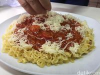Pizza Mie Saus Bolognese dan Lelehan Keju Bisa Dibuat Sendiri dengan Cara Ini