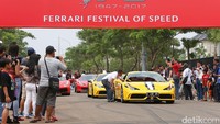 Sesampainya di BSD City, Ferrari Owners Club Indonesia (FOCI) langsung memulai parade dengan mobilnya di sirkuit temporer sepanjang 3,2 kilometer yang dibangun khusus untuk acara ini. Partisipan dan mobil yang mengikuti acara ini tergabung dari berbagai daerah di Indonesia, seperti Jakarta, Bandung, Surabaya, Malang, dan Bali. Foto: Ferrari
