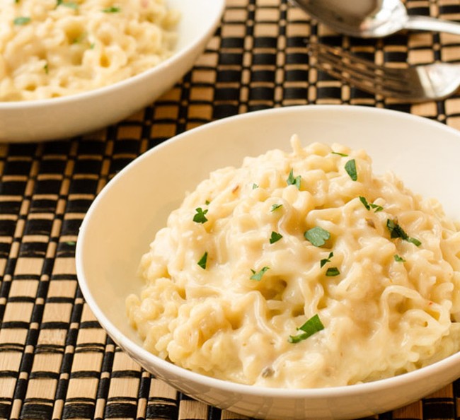 Bosan Mac and Cheese? Bikin Kreasi Mie Instan dengan Saus Creamy Ini