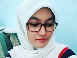 Kisah Guru Cantik Berhijab di Sumba, Jalan 4 Jam Hingga Tak Ada Air