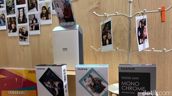 Sejumlah varian instant film untuk Instax. (Foto: detikINET/Adi Fida Rahman)