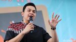 Aksi Tulus Hibur Anak-anak di Kalijodo