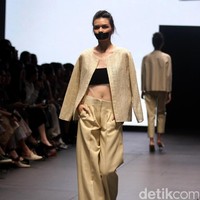 Koleksi terbaru dari Kraton by Auguste Soesastro di Plaza Indonesia Fashion Week 2017. Plaza Indonesia Lt.8, Thamrin. Jakarta. [Foto: Mohammad Abduh/Wolipop]