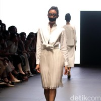 Koleksi terbaru dari Kraton by Auguste Soesastro di Plaza Indonesia Fashion Week 2017. Plaza Indonesia Lt.8, Thamrin. Jakarta. [Foto: Mohammad Abduh/Wolipop]