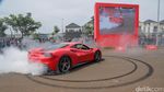 Aksi Bakar Ban Mobil Ferrari