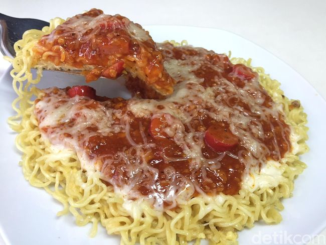 Pizza Mie Saus Bolognese dan Lelehan Keju Bisa Dibuat 