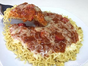 Pizza Mie Saus Bolognese dan Lelehan Keju Bisa Dibuat Sendiri dengan Cara Ini