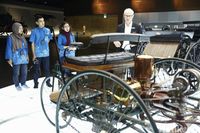 Peneliti Muda Indonesia Kunjungi Museum Mercedez-Benz