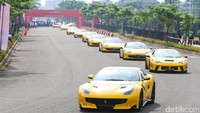 Di kawasan BSD, mobil-mobil Ferrari unjuk keandalan di hadapan sekitar 3.500 pemilik Ferrari dan fans. Mobil unjuk kekuatan di sirkuit dadakan di BSD. Foto: Ferrari