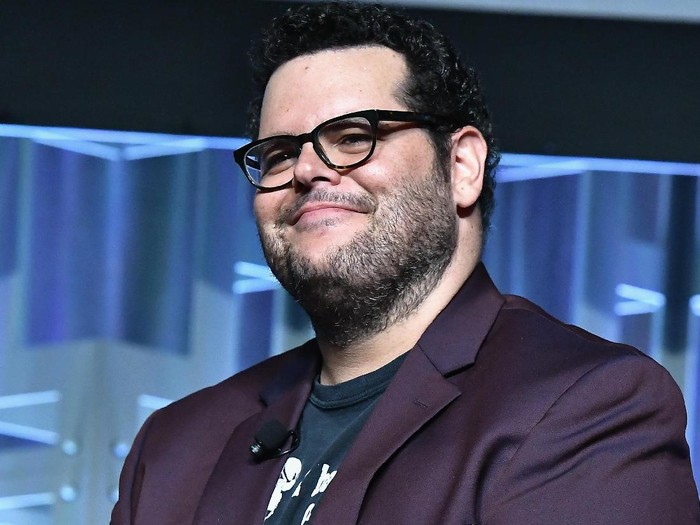 95341224 ORLANDO, FL - APRIL 14: Josh Gad attends the Star Wars Celebration day 02 on April 14, 2017 in Orlando, Florida. (Photo by Gustavo Caballero/Getty Images)