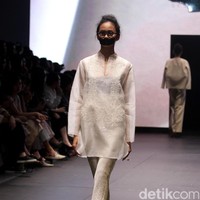 Koleksi terbaru dari Kraton by Auguste Soesastro di Plaza Indonesia Fashion Week 2017. Plaza Indonesia Lt.8, Thamrin. Jakarta. [Foto: Mohammad Abduh/Wolipop]