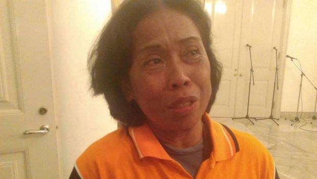 Kotimah tak kuasa menahan tangis saat curhat kepada Ahok.