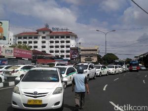 Marak Taksi Online, Begini Dampaknya ke Blue Bird dan Express