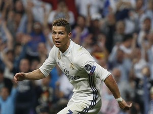 Bikin Hat-trick, Ronaldo Berpeluang Salip Messi