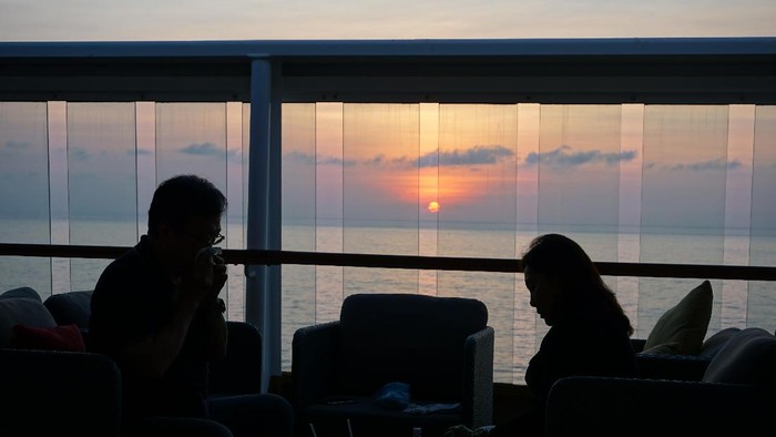 Pesona Temaram Senja Berbagai Negara dari Kapal Pesiar