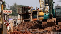 Flyover senilai Rp 68 miliar tersebut diharapkan mampu mengatasi kemacetan sekaligus meminimalisir kecelakaan di perlintasan itu.