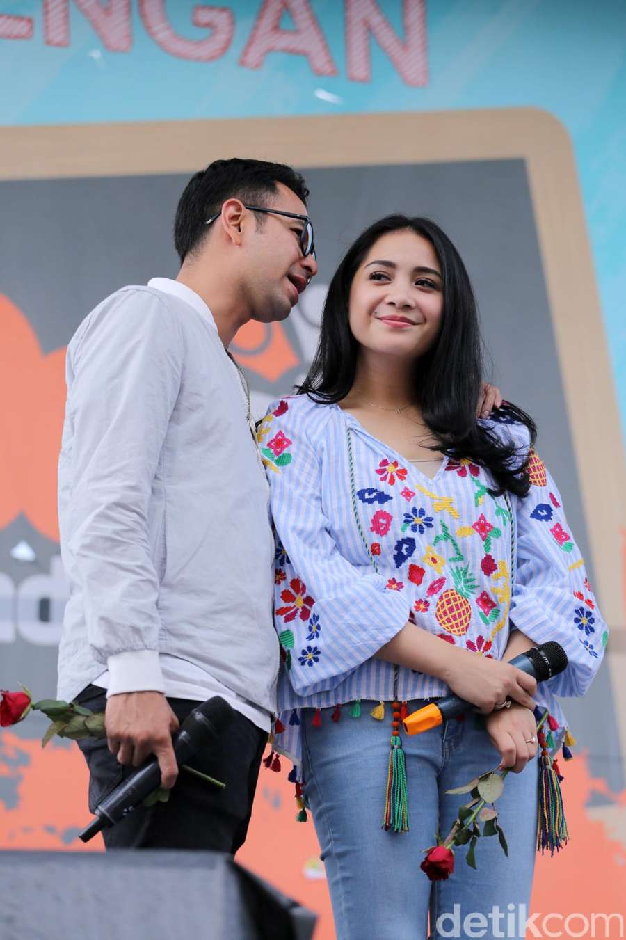 Seksinya Wulan Guritno-Shaloom di Lombok, Raline Shah 