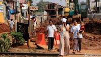 Sejumlah warga melintas di perlintasan kereta api Bintaro Permai.