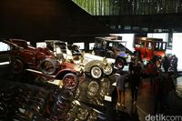 Peneliti Muda Indonesia Kunjungi Museum Marcedez-Benz