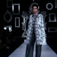 Koleksi Trunk Show Denny Wirawan dengan mengangkat tema Kelana di Ballroom Dharmawangsa Hotel. Jakarta. [dok.IMAGE DYNAMICS]