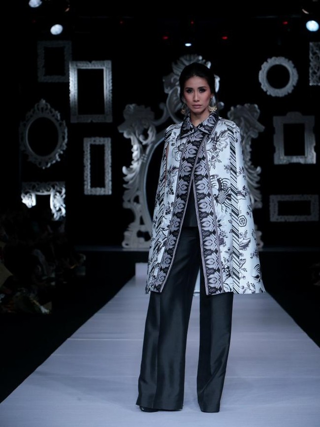 Koleksi Trunk Show Denny Wirawan dengan mengangkat tema Kelana di Ballroom Dharmawangsa Hotel. Jakarta. [dok.IMAGE DYNAMICS]