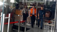 Andi sendiri sebenarnya sudah berstatus tersangka dalam kasus dugaan korupsi e-KTP.